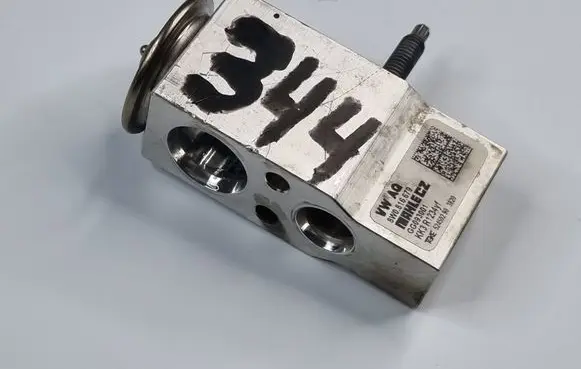 Audi A4 S4 B9 8W Air conditioning (A/C) expansion valve 8W0816679