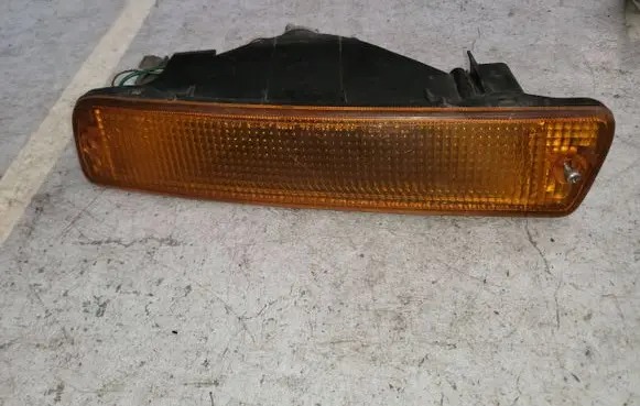 Toyota Land Cruiser (FJ80) Front indicator light