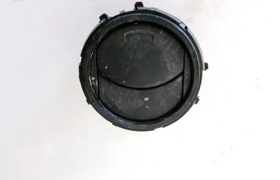 Toyota Yaris Dash center air vent grill