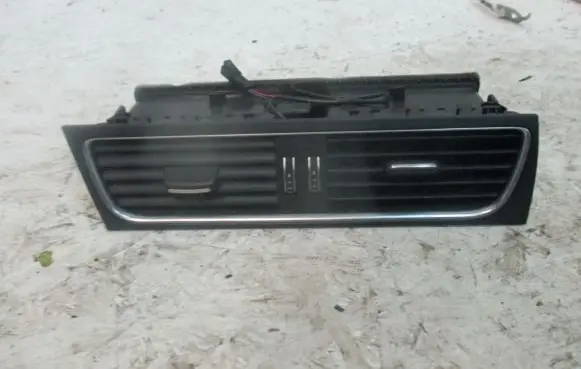 Audi A4 S4 B8 8K Dashboard side air vent grill/cover trim 8T1820951E