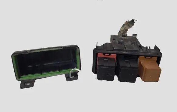 Opel Insignia A Fuse module 13265980