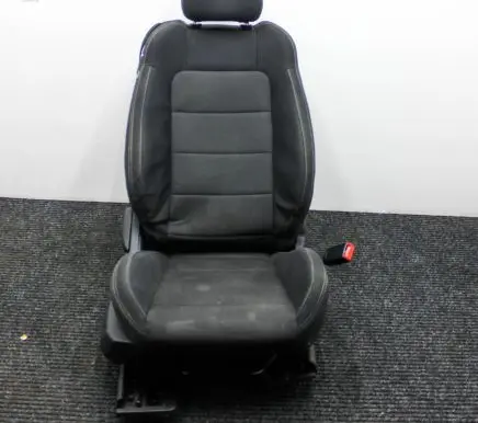 Ford Mustang VI Front passenger seat 