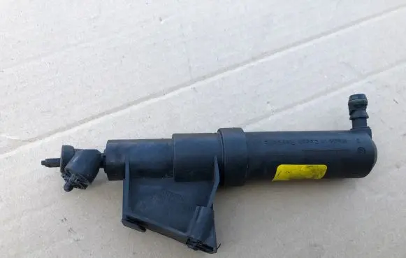 Volvo V50 Headlight washer spray nozzle