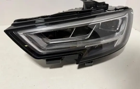 Audi A3 S3 8V Headlight/headlamp 8V0941033C