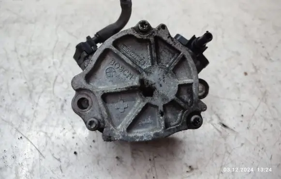 Volvo V70 Vacuum pump 9804021880