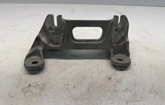 Gearbox mounting bracket