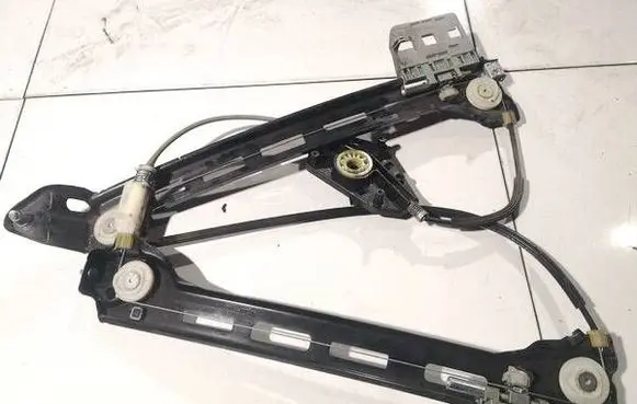 Volkswagen PASSAT CC Front door window regulator motor 3C8839461 3C8839461K