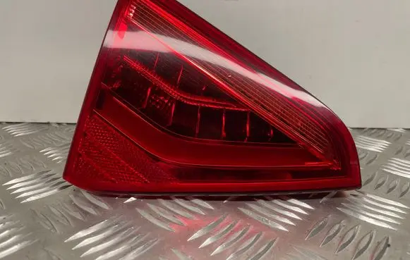 Tailgate rear/tail lights