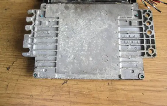 Nissan Micra Engine control unit/module MEC32110