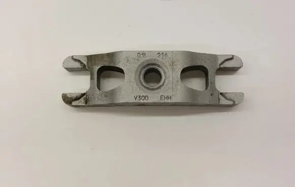 Volkswagen PASSAT B8 Fuel Injector clamp holder 03L216
