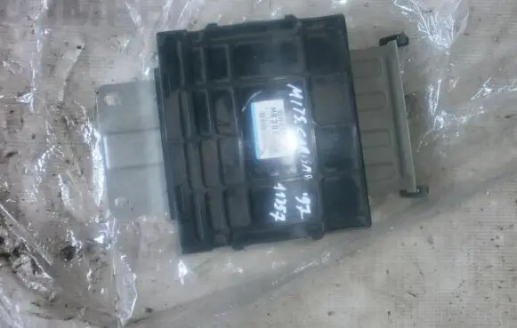 Mitsubishi Carisma Engine control unit/module mr388802
