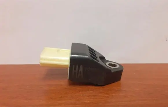 Lexus GS 250 350 300H 450H Airbag deployment crash/impact sensor 4756 8983168010