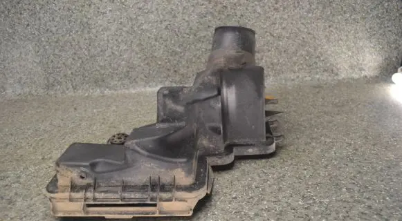 BMW 7 E65 E66 Air filter box cover 7500548 9876780
