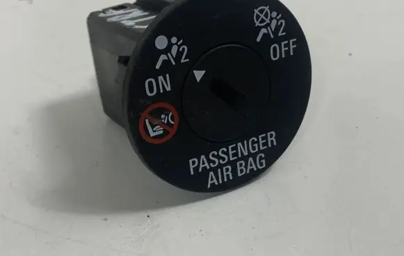 Opel Astra J Passenger airbag on/off switch 13577258