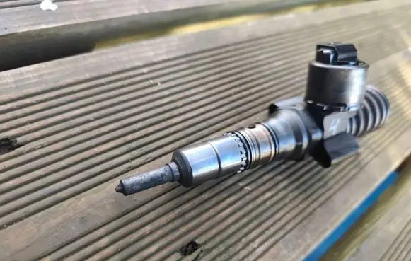 Fuel injector