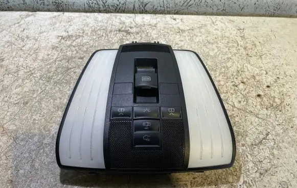Mercedes-Benz E W212 Front door interior light A2C86808700 A2129000823 00026420