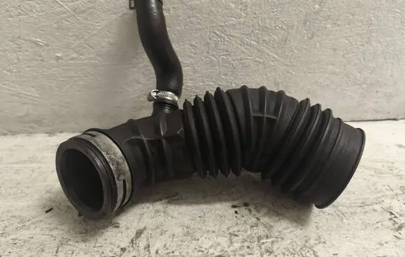 Toyota Avensis T250 Turbo air intake inlet pipe/hose 178800R010