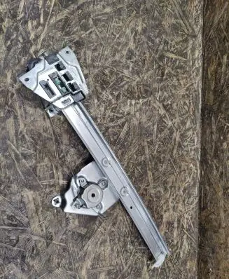 Mitsubishi Grandis Rear window lifting mechanism without motor
