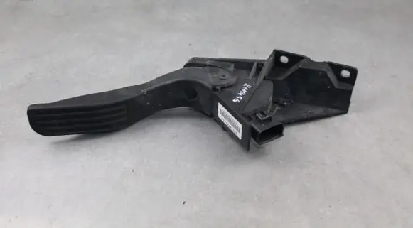 Ford Mondeo Mk III Accelerator throttle pedal 2S719F836CA