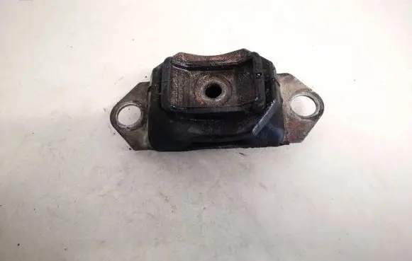 Nissan Qashqai Engine mount bracket 8200358147 8200395661