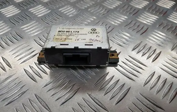 Audi A4 S4 B5 8D Alarm control unit/module 8D0951173