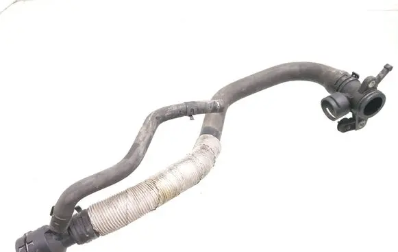 Volkswagen PASSAT B6 Engine coolant pipe/hose 06J121132D