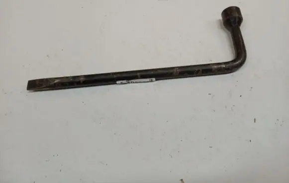 Subaru B9 Tribeca Wheel nut wrench 
