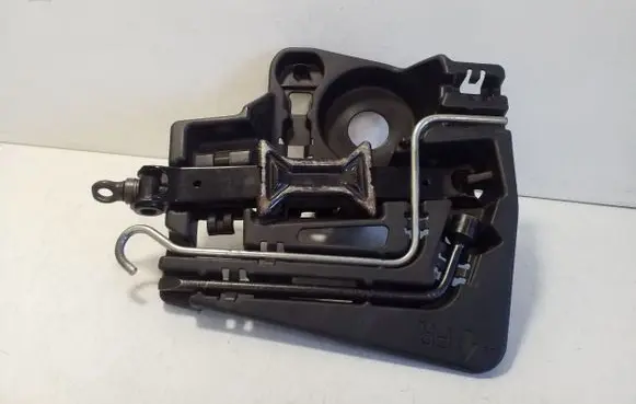Toyota Prius (XW30) Tool set 6477747030