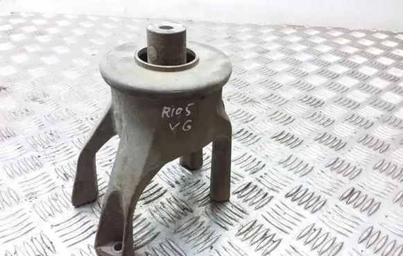 Volkswagen Transporter - Caravelle T5 Engine mount bracket 7H0199849AT
