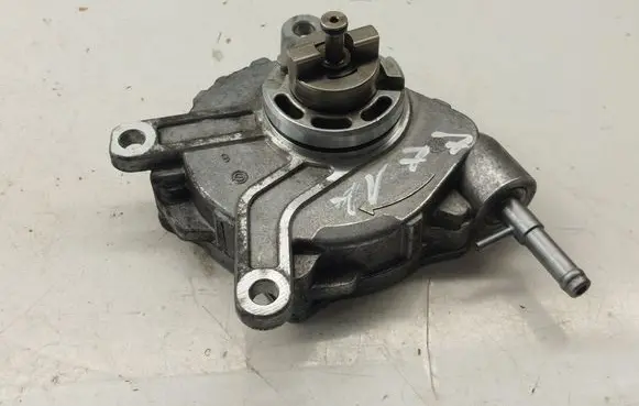 Toyota Avensis T270 Vacuum pump 293000W030