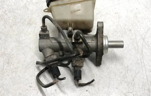 Volvo V70 Master brake cylinder 8646009 8646006