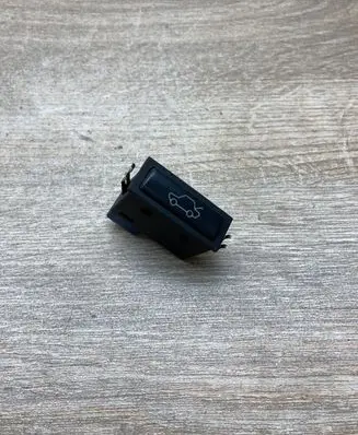 BMW 5 E39 Tailgate opening switch 8365579 03052500