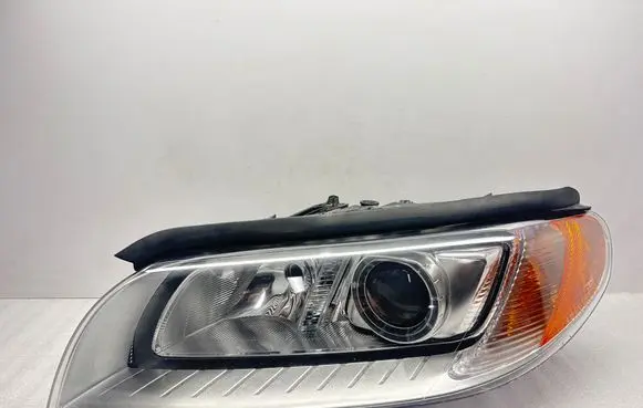 Volvo V70 Headlight/headlamp 31353532 6336100000