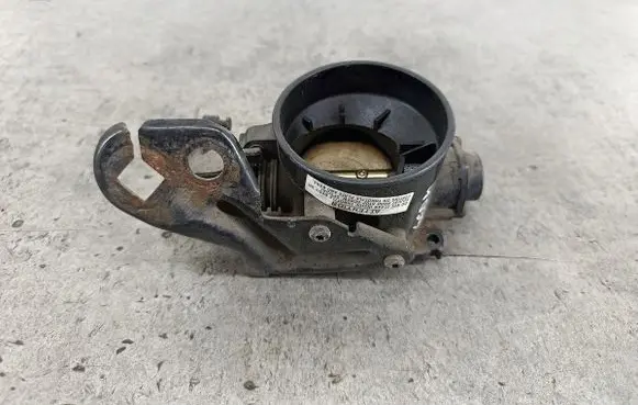 Ford Maverick Throttle body valve YL8UED9E926