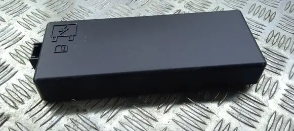 Maserati Levante Fuse box cover