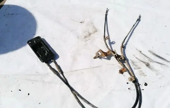 Volkswagen PASSAT B5 Gear shift cable linkage