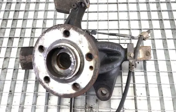Mercedes-Benz Vito Viano W447 Front wheel hub spindle knuckle A4473320301