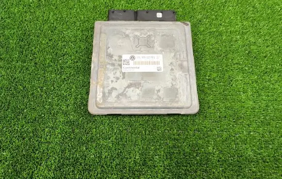 Volkswagen Golf VI Engine control unit/module 03L906023MQ 5WP42696AA