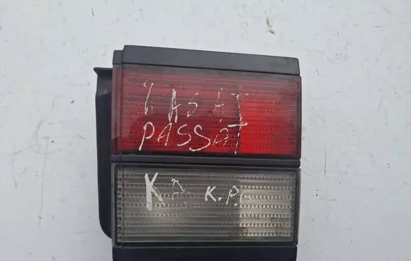 Volkswagen PASSAT B3 Tailgate rear/tail lights 357945107