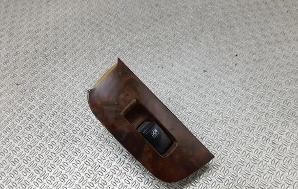 Hyundai Terracan Electric window control switch 621W03620 935782D000