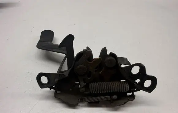 Nissan Juke I F15 Engine bonnet (hood) release handle 1703