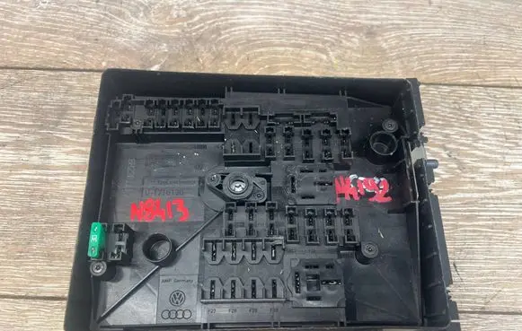 Volkswagen Caddy Fuse box set 1718130