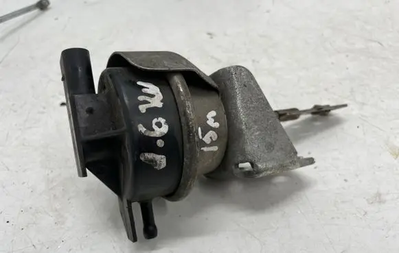 BMW 1 F20 F21 Turbo charger electric actuator 8190580