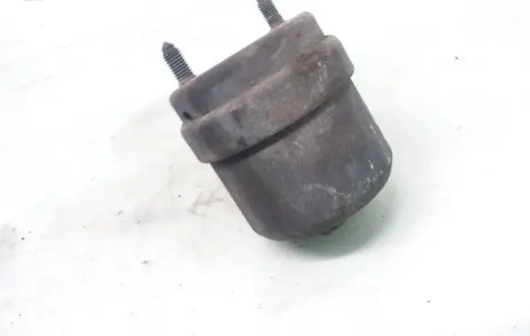 Volkswagen Transporter - Caravelle T4 Engine mount bracket 7D0199132E