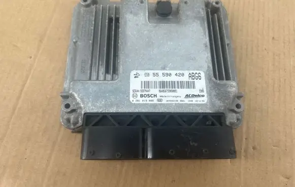 Opel Zafira C Engine control unit/module 55590420 55579447 0281019088