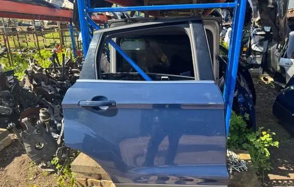 Ford Kuga II Rear door
