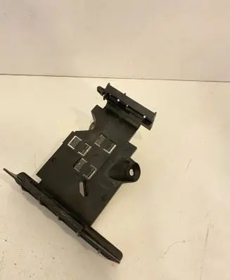 Volkswagen PASSAT B8 Engine control unit holder 5Q0906507F
