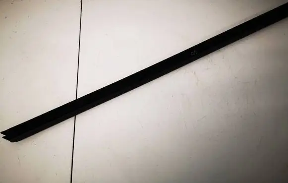 Seat Leon (5F) Rear door glass trim molding 5F4839471