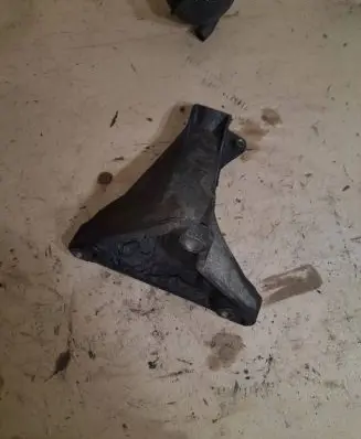 Audi A4 S4 B5 8D Engine mounting bracket 8D0199308F
