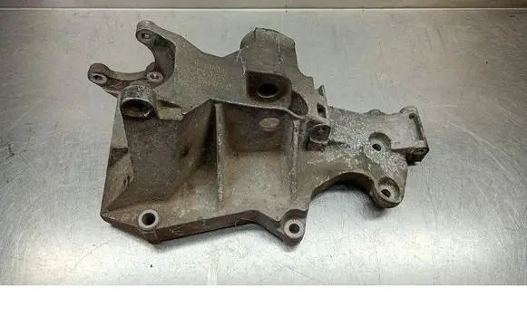 Volkswagen PASSAT B5.5 Engine mounting bracket 038903143AE